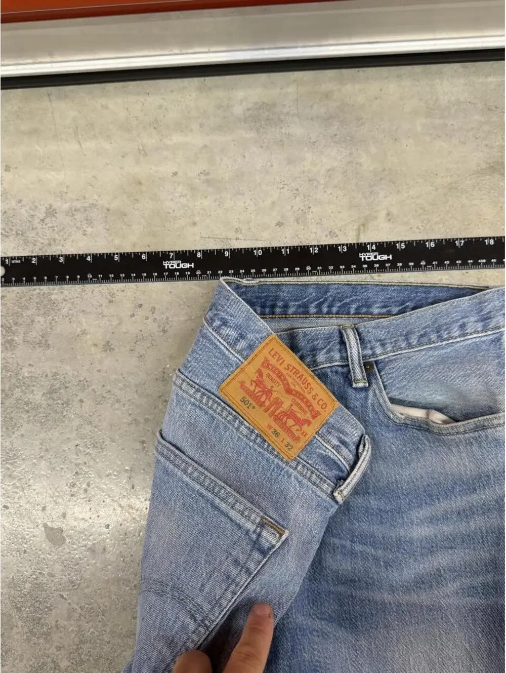 vintage levis 501 faded blue straight fit leg jeans size 36 x 32